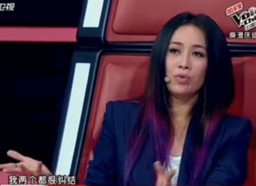 紫色美发最早是由凯蒂-佩里和凯莉-奥斯本两人引领的。接着，随着这两位娱乐圈“一姐”频繁踏上红毯，轻松成为全场焦点，其他明星也按耐不住，纷纷效仿。连大陆一姐那英都按捺不住，在《中国好声音…