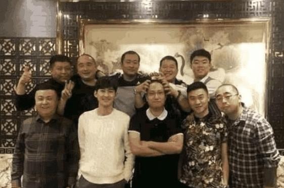 小沈阳同学聚会照片曝光，现实沉痛告诉我们，圈子不同别硬碰！