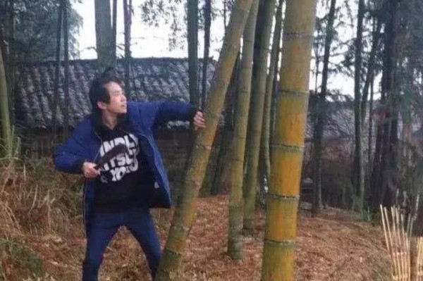 岳云鹏在家掐辫子、文章嘴叼烟打牌、揭娱乐圈明星回乡事更多