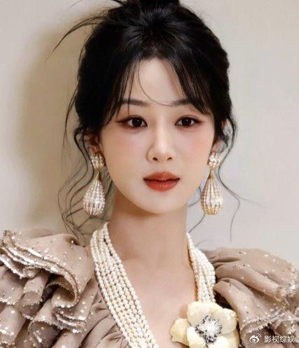 杨紫再凭古装剧提名白玉兰惹争议，为唐嫣赵丽颖刘亦菲85花垫底
