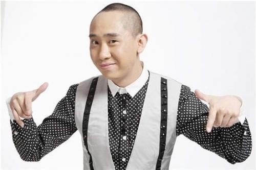他们两人同是冯巩的徒弟: 如今一个大红大紫, 一个沦为跑龙套