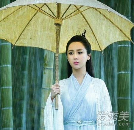 杨紫黑历史遭网友曝光 杨紫为富二代男友整容堕胎是真的吗
