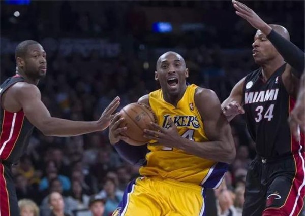 NBA巨星首秀表现：科比0分，詹姆斯25+6+9，而他的数据最夸张
