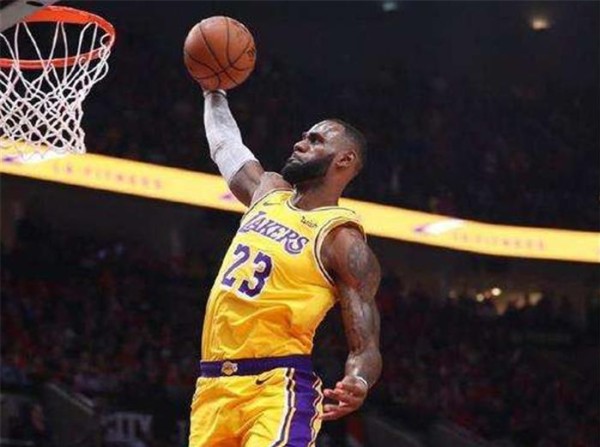 NBA巨星首秀表现：科比0分，詹姆斯25+6+9，而他的数据最夸张