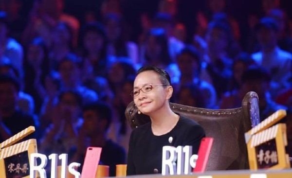 《演员的诞生》让他走红，并顺利圈粉舒淇，但其实他后台也很硬
