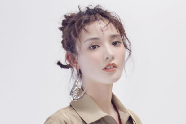 出演《东宫》被大家认识，彭小苒的资源比陈星旭差太多了