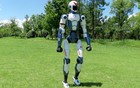 宇树科技发布第三款人形机器人UnitreeR1