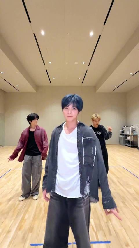 TXT姜太显 & 崔杋圭 & 崔然竣《Beautiful Stranger》舞蹈challenge