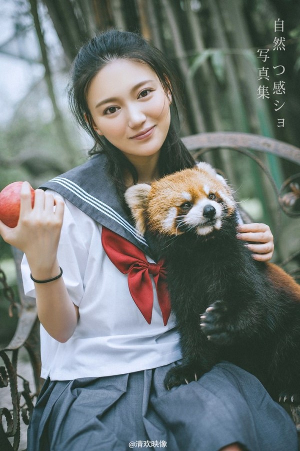 反差婊吃瓜黑料热门网曝,网红明星私下行为曝光 反差形象引发社会热议与反思
