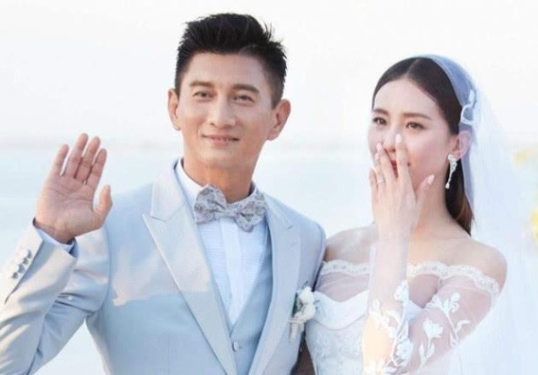 5位当红女星刚出道时的样子，杨幂赵丽颖变化最大，她最可惜
