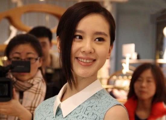 5位当红女星刚出道时的样子，杨幂赵丽颖变化最大，她最可惜
