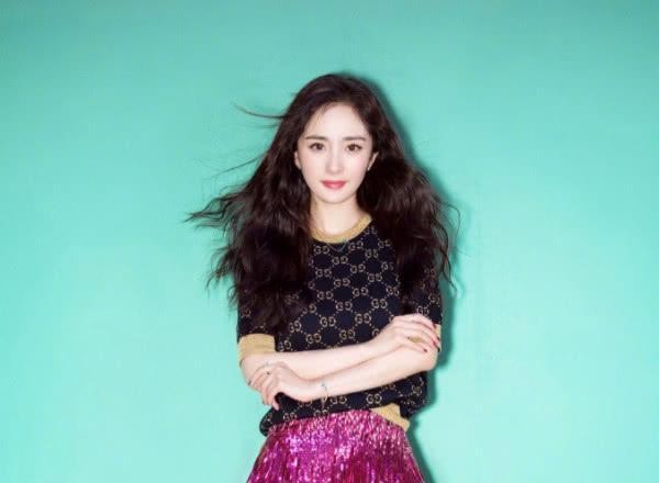 5位当红女星刚出道时的样子，杨幂赵丽颖变化最大，她最可惜