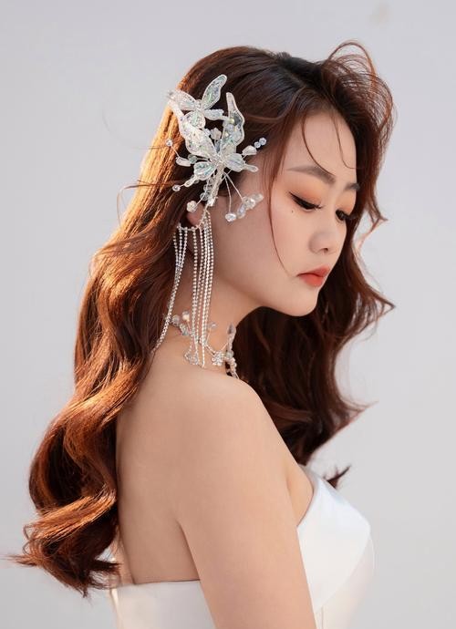 一场婚礼的高光时刻：新娘妆容背后的真实与较量