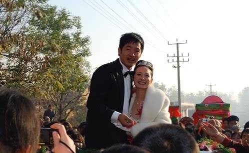最抠门明星夫妻，黄晓明杨颖婚礼花费上亿，而他们连2万都不到