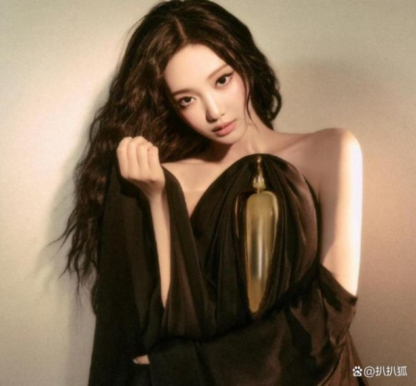 宁艺卓费加罗销量女艺人第一 粉丝“氪金”追星引发热议