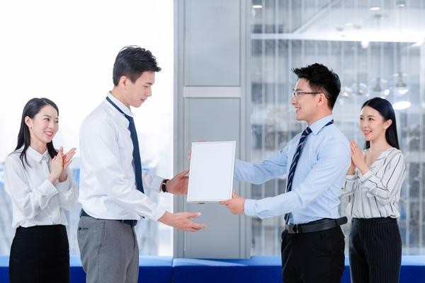 《明星与高干联姻：社会精英的婚姻故事》图1