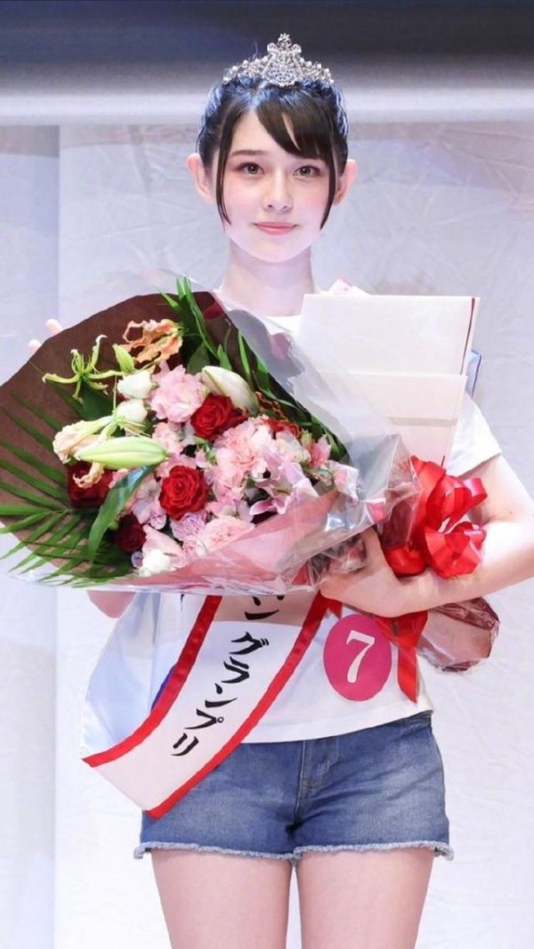 初中漂亮女生照片长发
