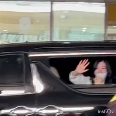 少女时代Tiffany抵达马尼拉，粉丝热情接机
