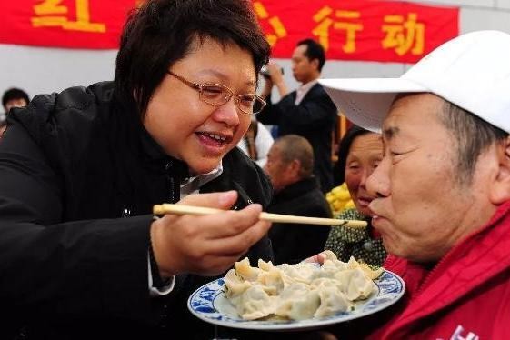 重量级明星同时也是最具有实力的歌手韩红为什么淡出娱乐圈