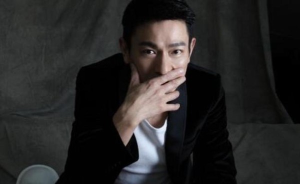 娱乐圈做慈善被骂的5位明星，吴京黄晓明上榜，他被骂很时间！