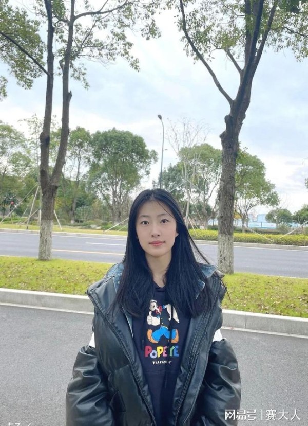 最高奖学金+竞赛+新闻+...=这位跨界技能满点的普译奖获奖者