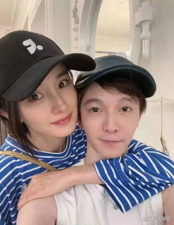 娱乐圈模范友情！杨幂郭敬明素颜合影，笑容满面情谊深