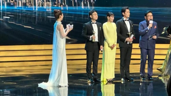 胡歌大鹏影帝双黄蛋，两人喜获第25届上海电影节金爵奖最佳男演员