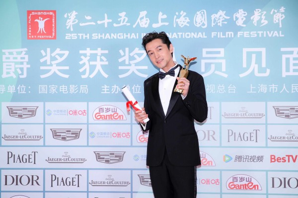 上海国际电影节｜双黄蛋！胡歌大鹏同获金爵奖“最佳男演员”