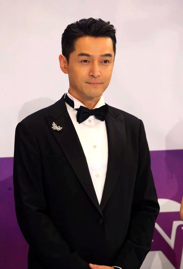 胡歌：演艺与公益并行的典范