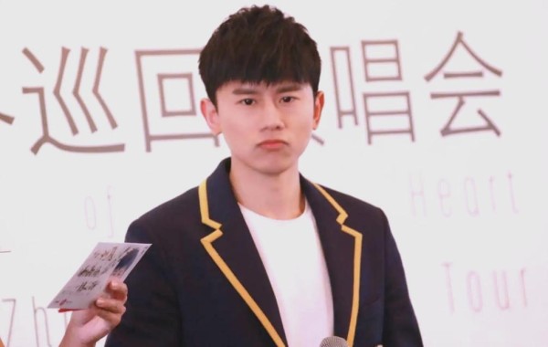 明星跨界教育：张杰受聘引发学历争议与思考
