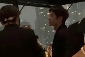 雨夜贵公子！王一博传递奥运火炬前夜，香奈儿晚宴上演魅力风暴！图片