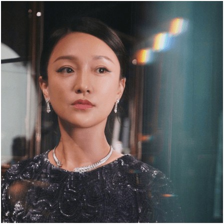 <a style='color:#f10404;' href='https://www.mingxing.cc/tags-502.html ' target='_blank'>赵丽颖</a>新剧导演被曝挂名，已接拍其他任务剧，因<a style='color:#f10404;' href='https://www.mingxing.cc/tags-502.html ' target='_blank'>赵丽颖</a>咖位不如她