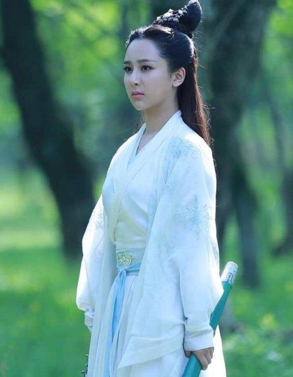 <a style='color:#f10404;' href='https://www.mingxing.cc/tags-502.html ' target='_blank'>赵丽颖</a>新剧造型撞上杨紫，这次<a style='color:#f10404;' href='https://www.mingxing.cc/tags-502.html ' target='_blank'>赵丽颖</a>输了？