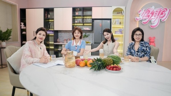 “辩论辣妈”大王做客春妮《妈耶》直播,激辩育儿黄金期!