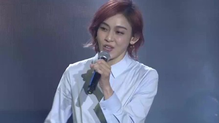 范玮琪鼓舞人心的一首歌曲《最初的梦想》,迎风向前鼓励着每一个人