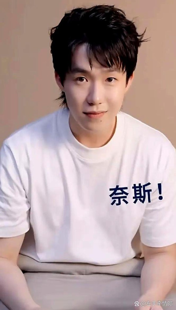 王楚钦的狼尾发型在热搜榜上挂了...@左手牵情郎的动态