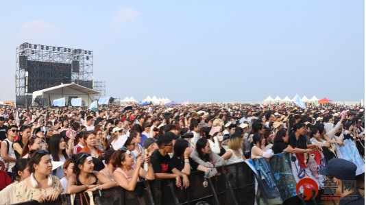 《音你而来 日照山海》沙滩音乐节火热来袭！通讯运营商为网络服务“保驾护航”