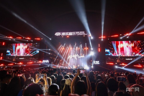 广西南宁绿城音乐节激情开唱 点燃“三月三”狂热浪潮