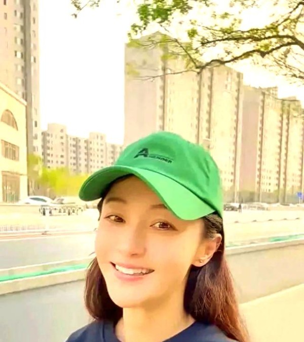 姚笛绿帽事件：流量时代下符号游戏与心理解读