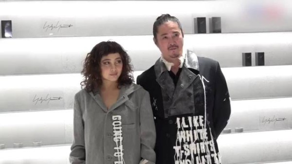 何超仪老公陈子聪再次病重,紧急赴美做手术,何超仪宣布停工陪伴