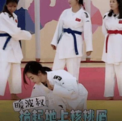 娱乐圈5大最有素养的礼貌瞬间，但网友们却将注意力都放到了第5位