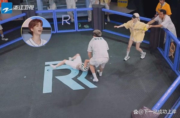 周深受伤，《跑男》拖行事件引发巨大争议，节目组该不该为此担责