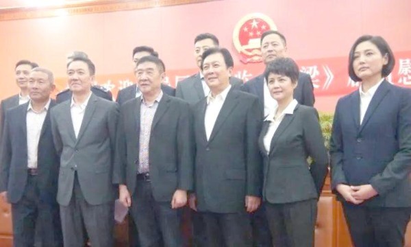 影视圈寒冬中的老戏骨：巍子的坚守与传承