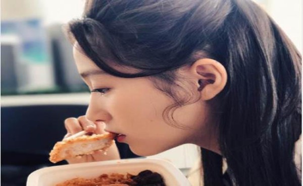 盘点那些吃货人设的女明星，你知道哪位才是真正的吃货吗？
