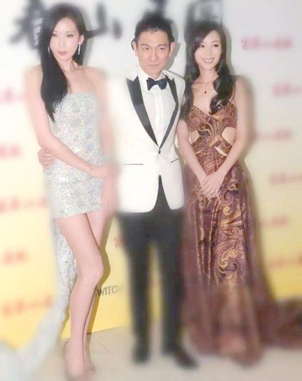 明星合影中的微妙互动与内在美的探讨