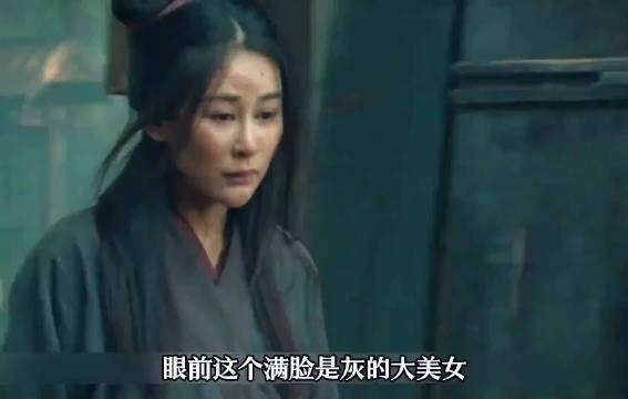 女人跟一群小混混在大街上斗地主,赵匡胤及时出手相助
