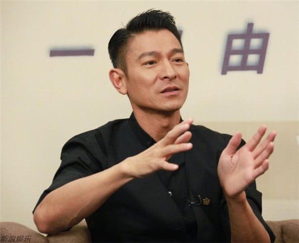 刘德华的成就有多高？纵观现在的娱乐圈小鲜肉几乎无人能超越