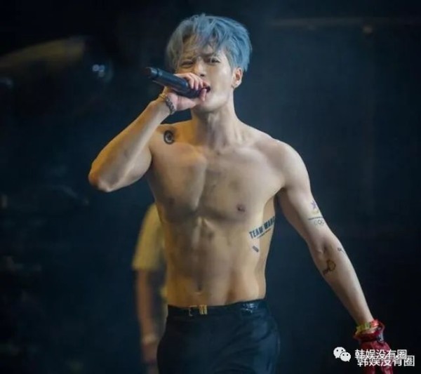 王嘉尔登上“美国科切拉音乐节”舞台，韩媒：世界明星