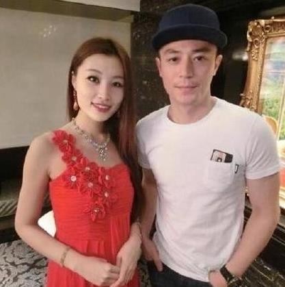 微博公布12月买热搜名单，秋瓷炫上榜，张信哲无辜，霍建华最尴尬