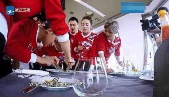 微博热搜鹿晗关晓彤，热巴遭捆绑，却打脸鹿粉
